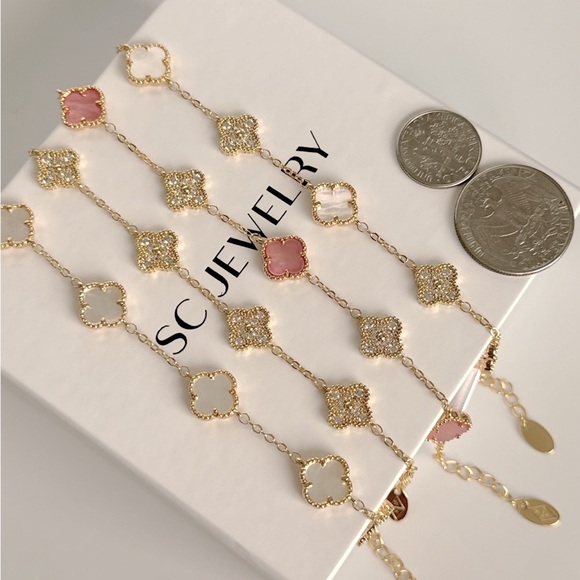 Petite Clover Bracelet Mother of Pearl & Real Zircon Luxury Jewelry - Picture 6 of 11